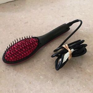 Simply Straight Heated Ceramic Hair Straightening Brush 🎁